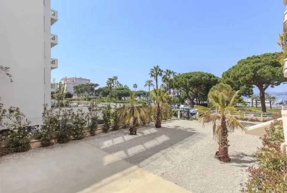 Luxury Cannes Apartment with Sea View & Garden for Events