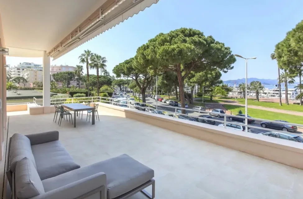 Luxury Cannes Apartment with Sea View & Garden for Events