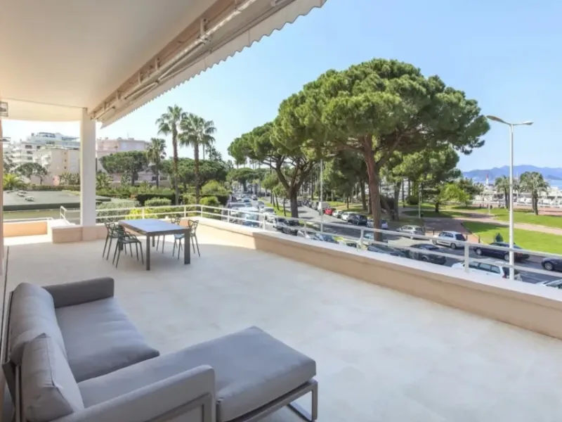 Luxury Cannes Apartment with Sea View & Garden for Events