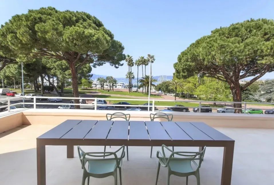 Luxury Cannes Apartment with Sea View & Garden for Events