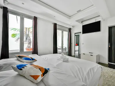 Prestigious Parisian Venue near Arc de Triomphe for Business Events