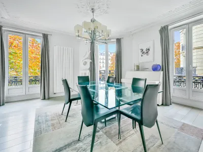 Prestigious Parisian Venue near Arc de Triomphe for Business Events