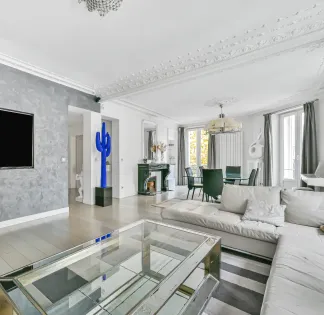 Prestigious Parisian Venue near Arc de Triomphe for Business Events