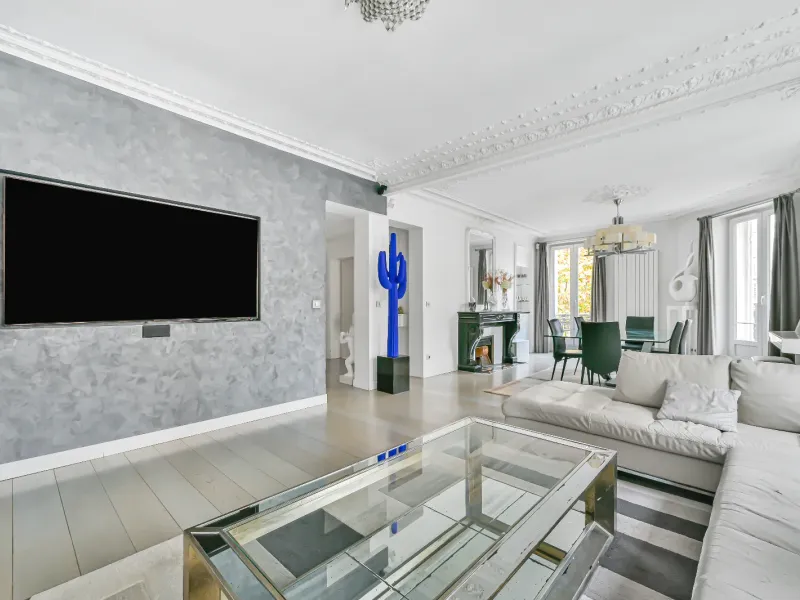 Prestigious Parisian Venue near Arc de Triomphe for Business Events