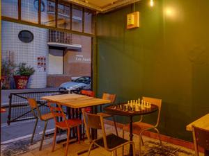A Zen-Inspired Bar in Paris: Raw Charm & Japanese Elegance