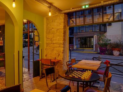 A Zen-Inspired Bar in Paris: Raw Charm & Japanese Elegance