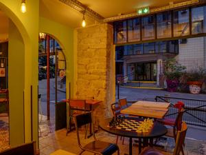 A Zen-Inspired Bar in Paris: Raw Charm & Japanese Elegance