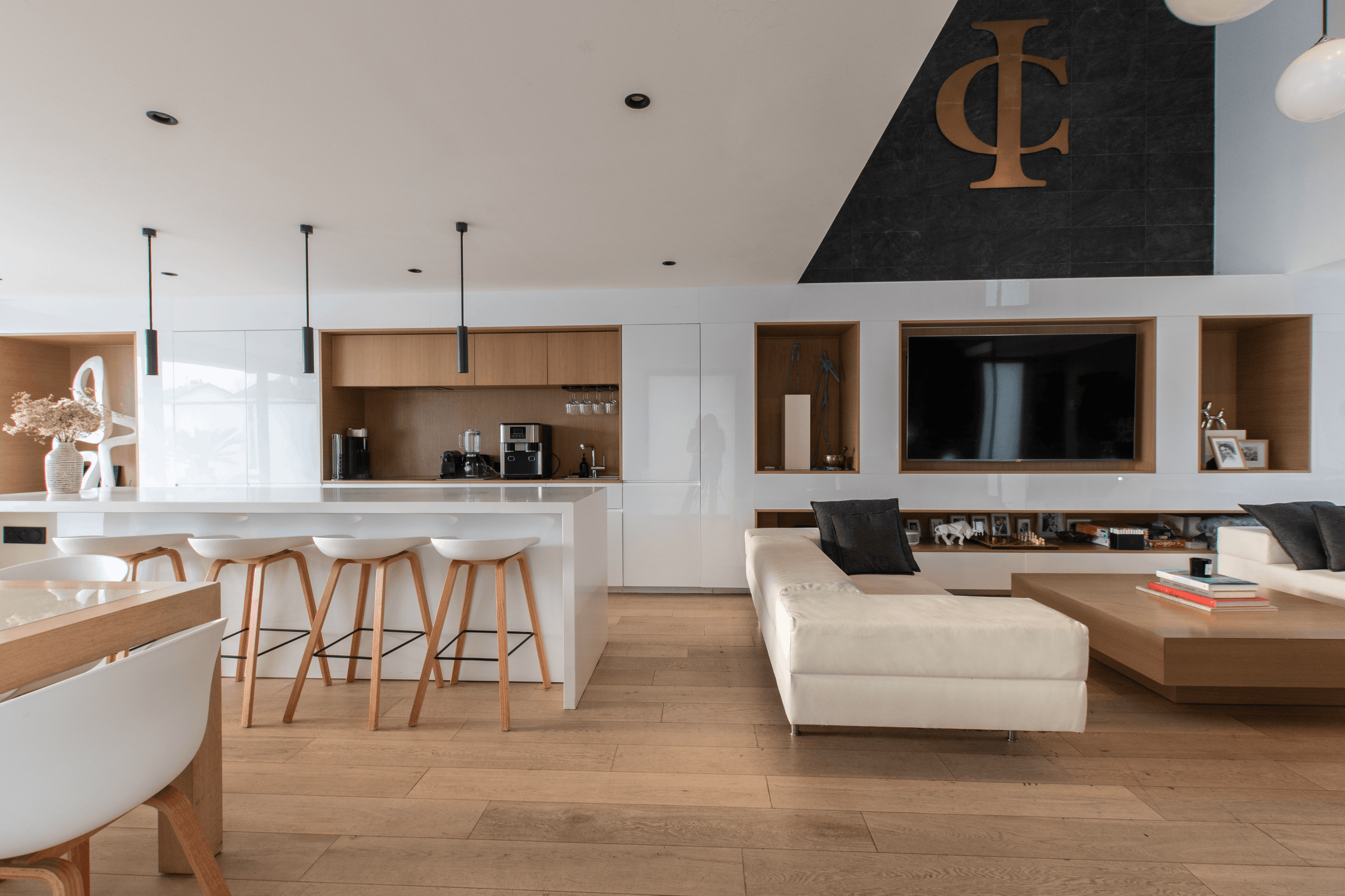 Contemporary Architect-Designed Villa with Heated Pool Near Marne