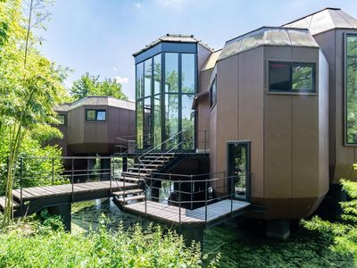 Villa on Stilts: An Immersive Nature Venue 30 Minutes from Paris