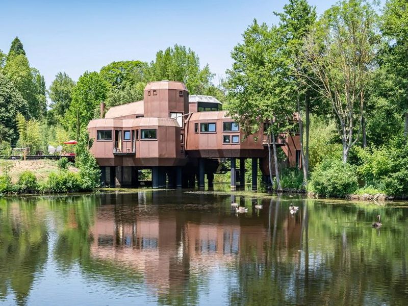Villa on Stilts: An Immersive Nature Venue 30 Minutes from Paris