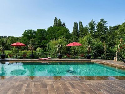 Villa on Stilts: An Immersive Nature Venue 30 Minutes from Paris