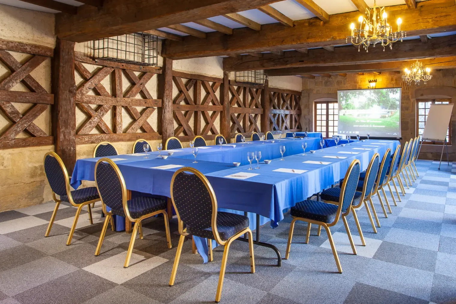 Salle de Patio Privative avec Étang à Aix-en-Provence