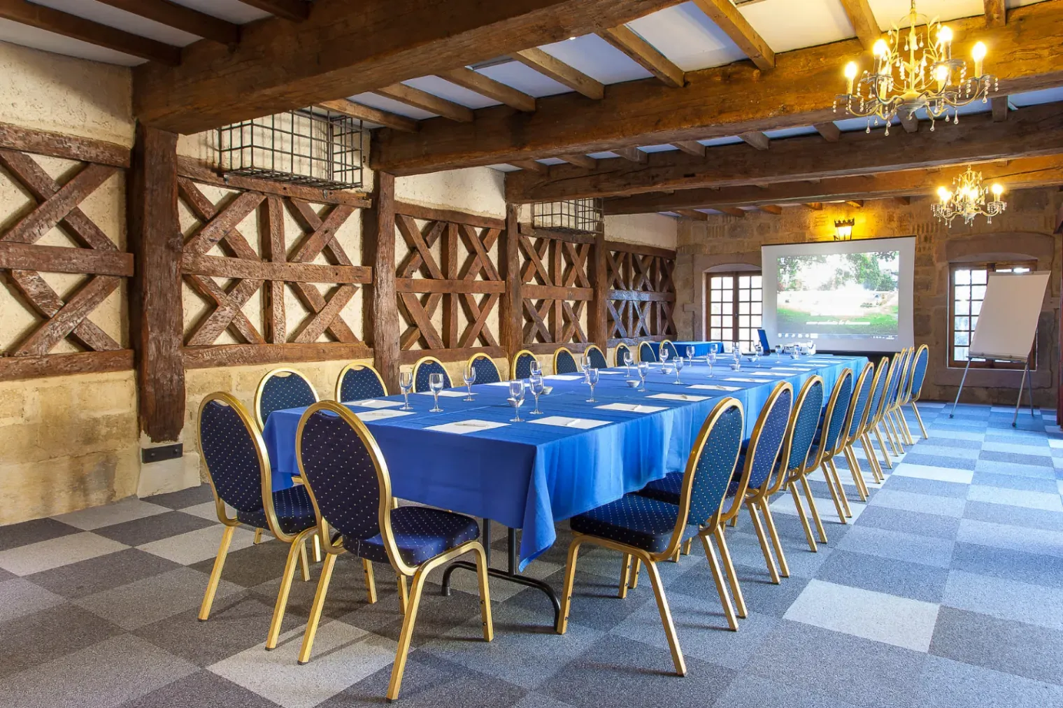 Salle de Patio Privative avec Étang à Aix-en-Provence