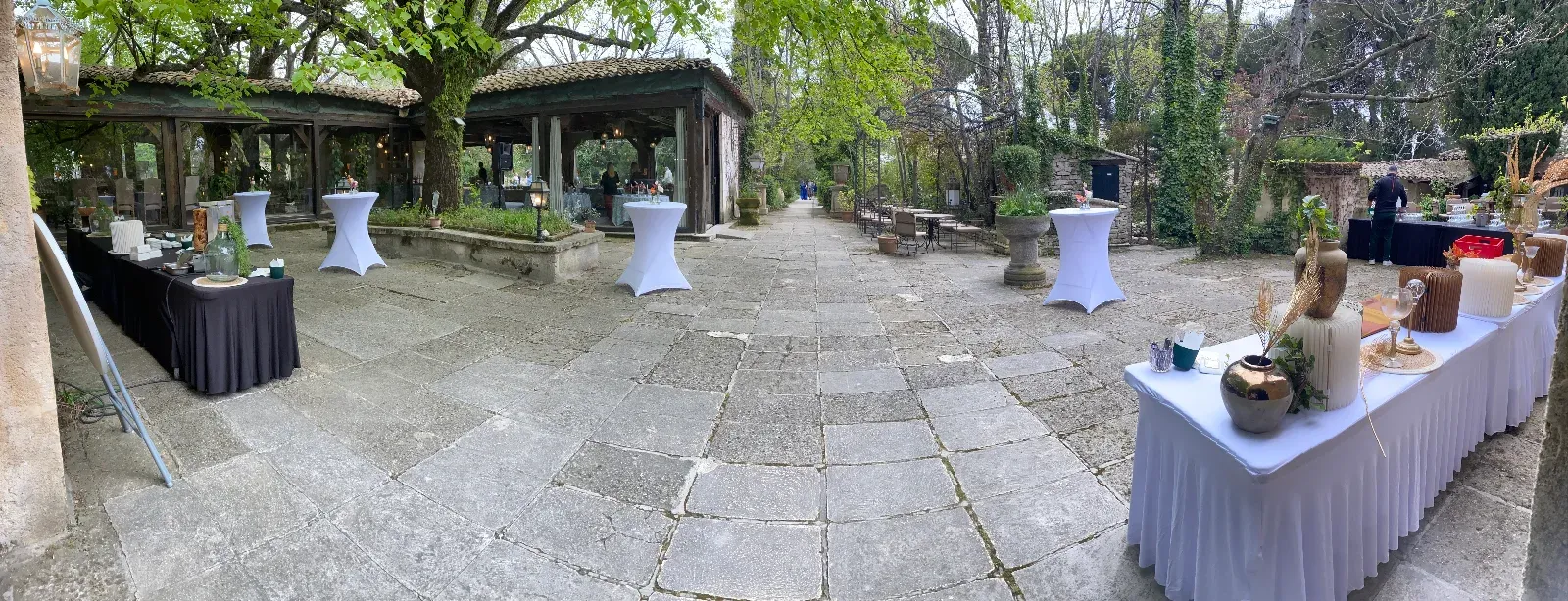 Elegant Outdoor Terrace for Corporate Events Near Aix-en-Provence