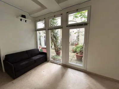 44 m² White Space with Courtyard for Events in Paris