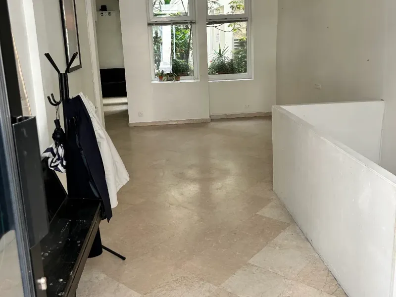 44 m² White Space with Courtyard for Events in Paris