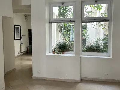 44 m² White Space with Courtyard for Events in Paris