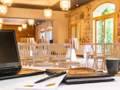 Salle de Théâtre, U, Classe pour Événements jusqu'à 180 Personnes à Uchaux