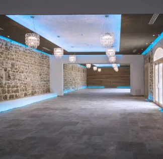 Theatre, U, Classroom Venue for Events up to 180 People in Uchaux