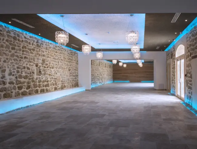 Salle de Théâtre, U, Classe pour Événements jusqu'à 180 Personnes à Uchaux