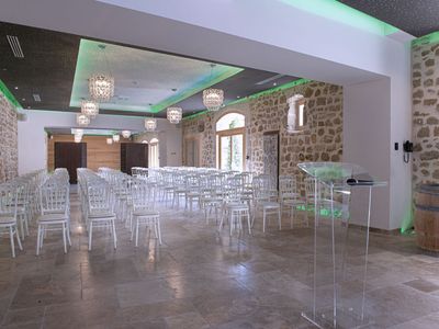 Salle de Théâtre, U, Classe pour Événements jusqu'à 180 Personnes à Uchaux