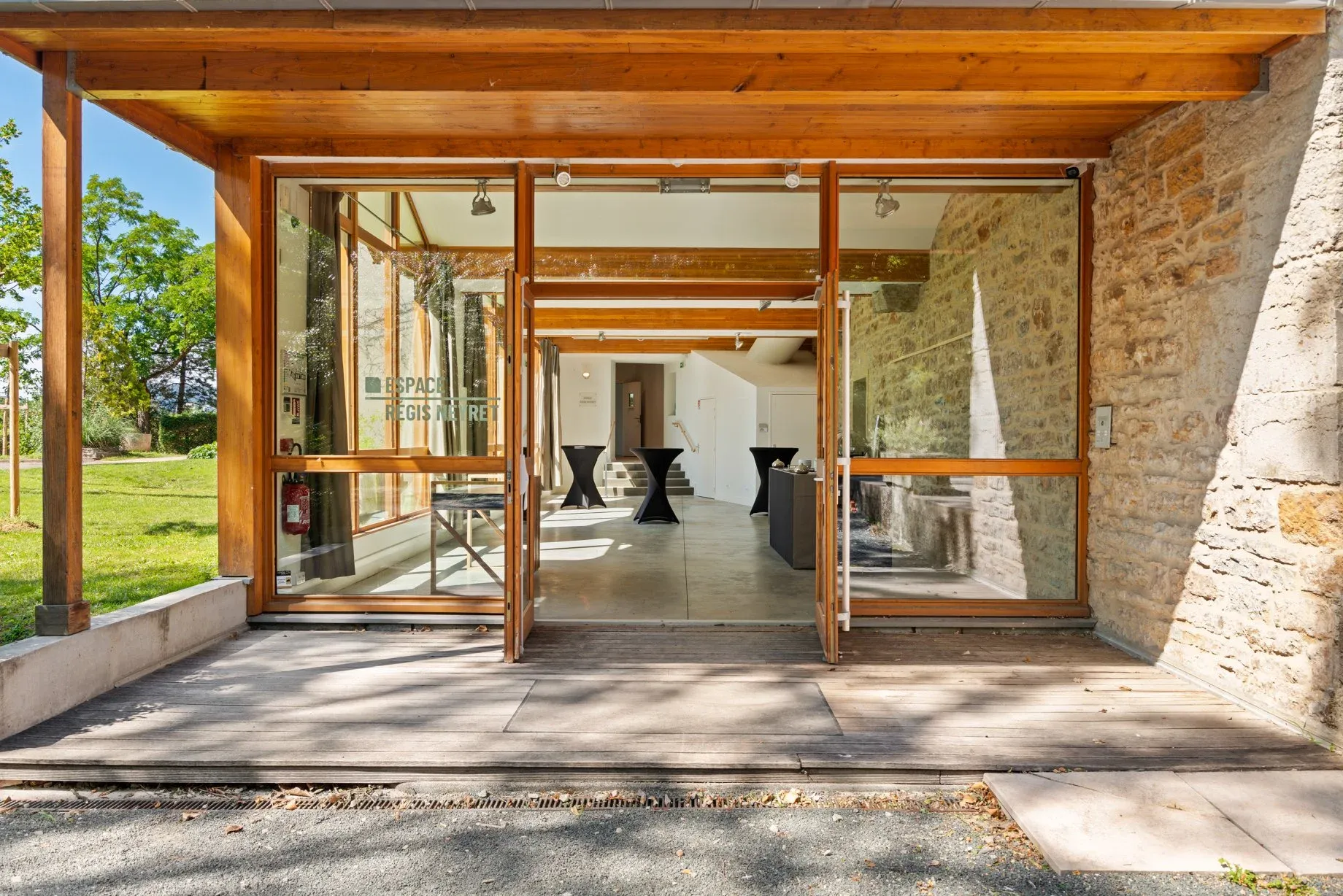 Espace Événementiel Polyvalent avec Lumière Naturelle à Lyon