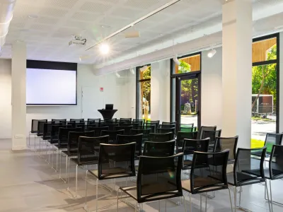 Versatile Event Space with Natural Light in Lyon