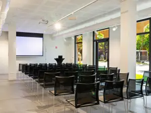 Espace Événementiel Polyvalent avec Lumière Naturelle à Lyon