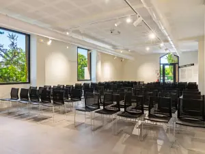 Espace Événementiel Polyvalent avec Lumière Naturelle à Lyon