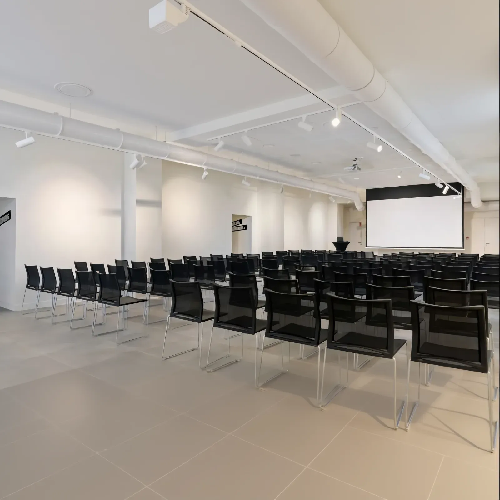 Versatile Event Space in Lyon with Natural Light