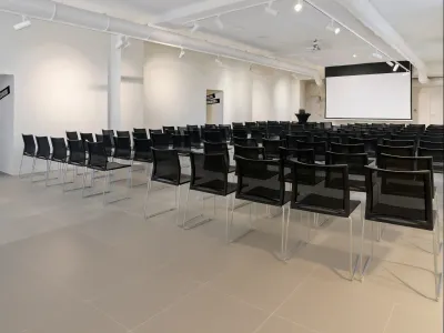 Espace Événementiel Polyvalent à Lyon avec Lumière Naturelle