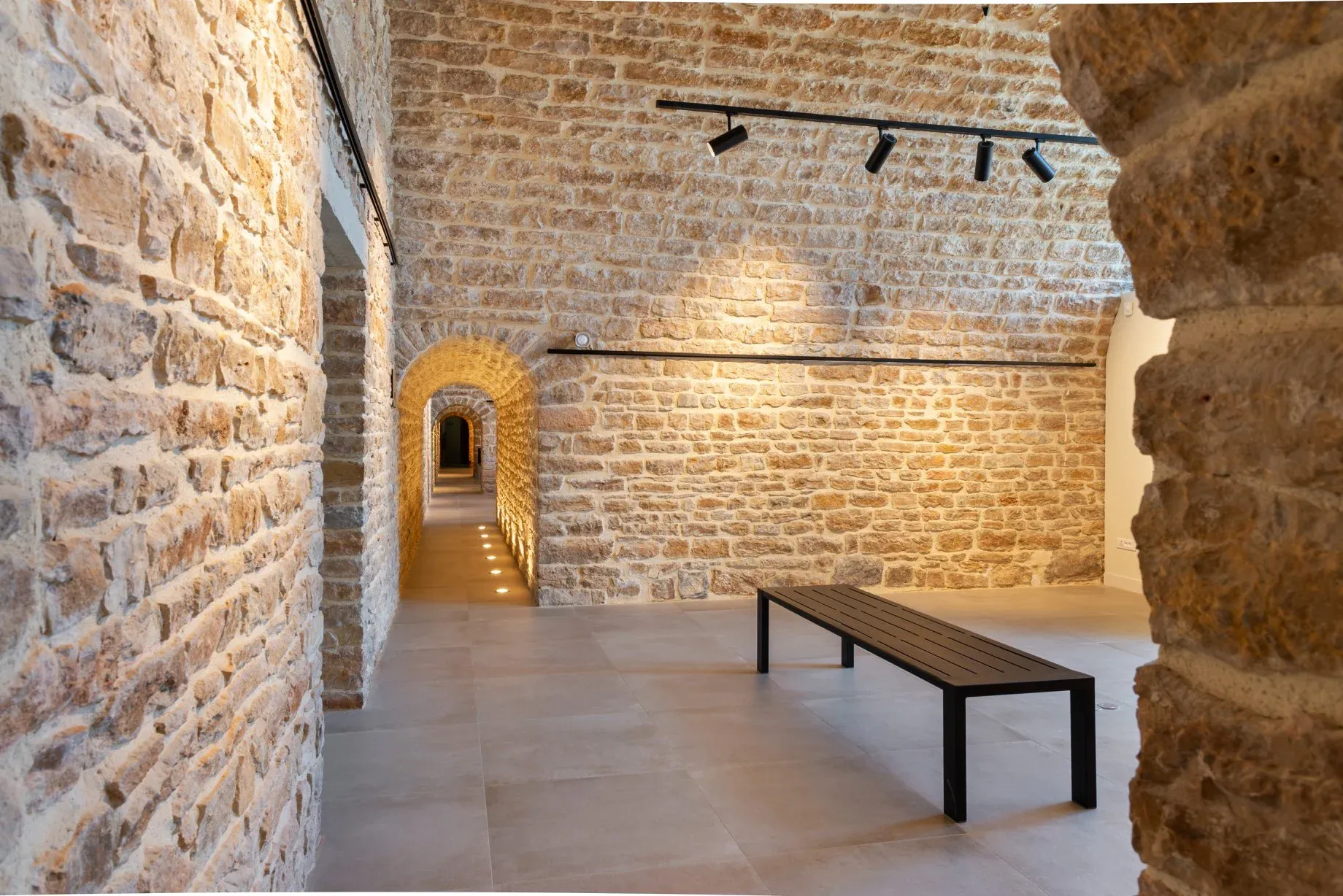 Versatile Event Space in Lyon with Natural Light