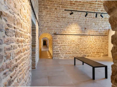 Espace Événementiel Polyvalent à Lyon avec Lumière Naturelle