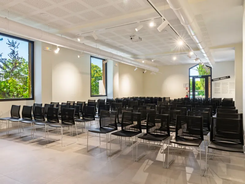 Espace Événementiel Polyvalent à Lyon avec Lumière Naturelle