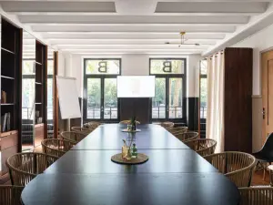 Hidden Library Venue for Executive Dinners & Strategic Meetings