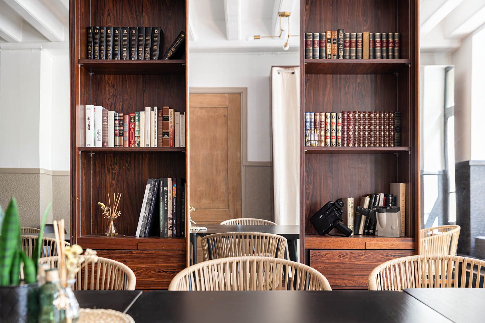 Hidden Library Venue for Executive Dinners & Strategic Meetings