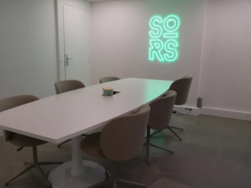 Modern Meeting Room for 6 in Boulogne-Billancourt | Video Conference Ready