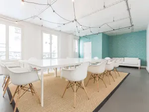 Bright Business Event Space in 17th Arrondissement