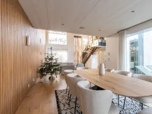 Loft Architectural avec Plafonds Double Hauteur à Saint-Maur-des-Fossés