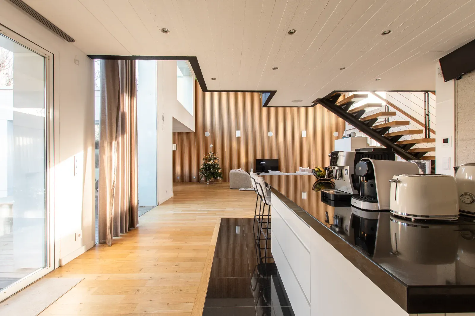 Loft Architectural avec Plafonds Double Hauteur à Saint-Maur-des-Fossés