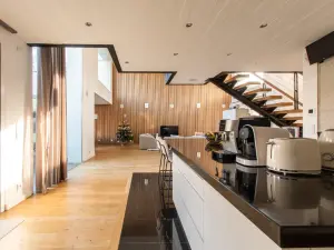 Loft Architectural avec Plafonds Double Hauteur à Saint-Maur-des-Fossés