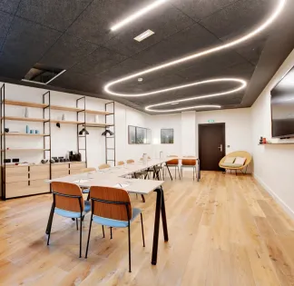 45 m² Meeting Room in Paris with City View & Natural Light