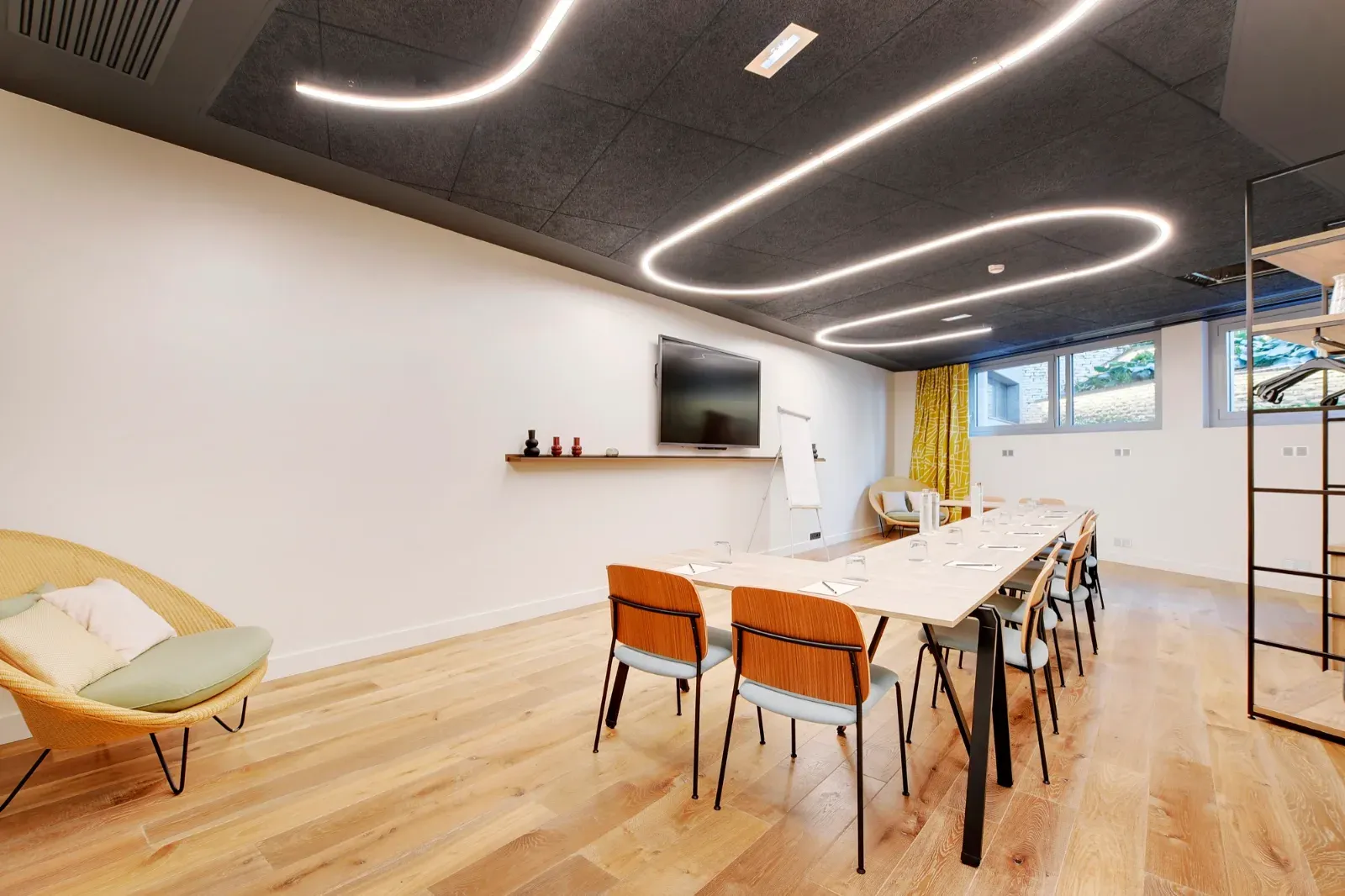 45 m² Meeting Room in Paris with City View & Natural Light