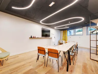 45 m² Meeting Room in Paris with City View & Natural Light