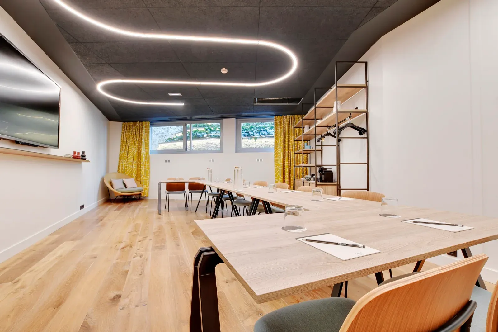 45 m² Meeting Room in Paris with City View & Natural Light
