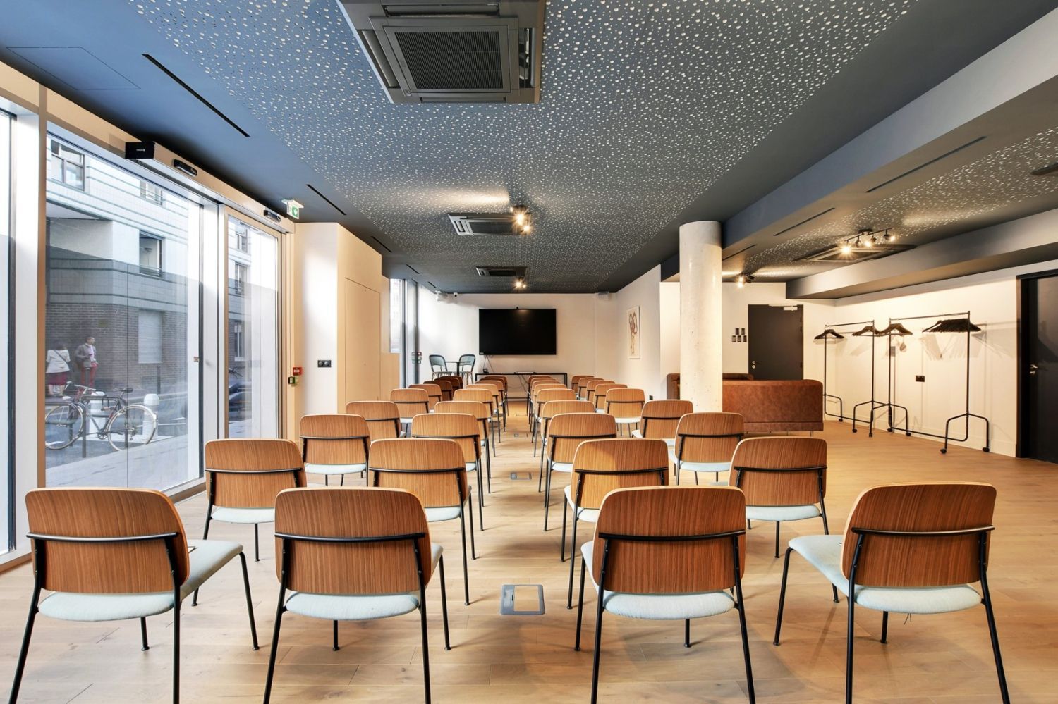 100 m² Meeting Room in Paris with Parquet Flooring & City View