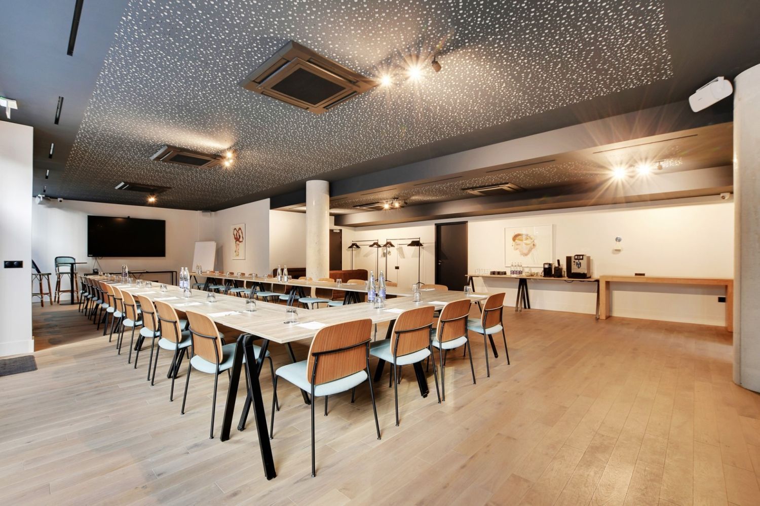 100 m² Meeting Room in Paris with Parquet Flooring & City View