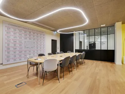 75 m² Meeting Room in Paris with Parquet Flooring & Modern Amenities