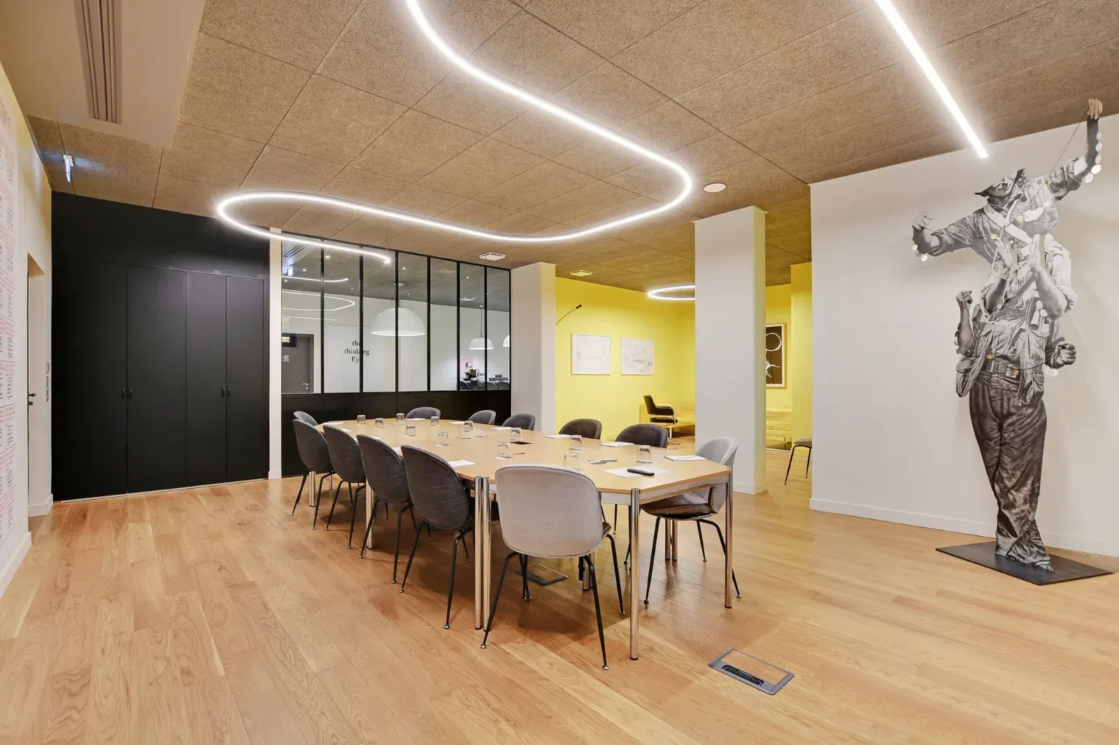75 m² Meeting Room in Paris with Parquet Flooring & Modern Amenities
