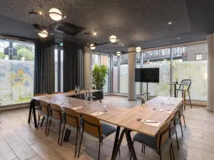 45 m2 Meeting Room in Paris with Parquet Flooring & City View